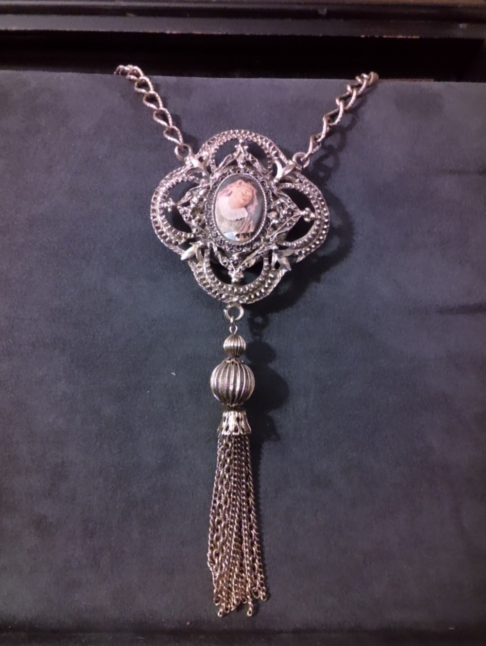 Vintage-Style Gold Tone Tassel Cameo Pendant Watch Necklace